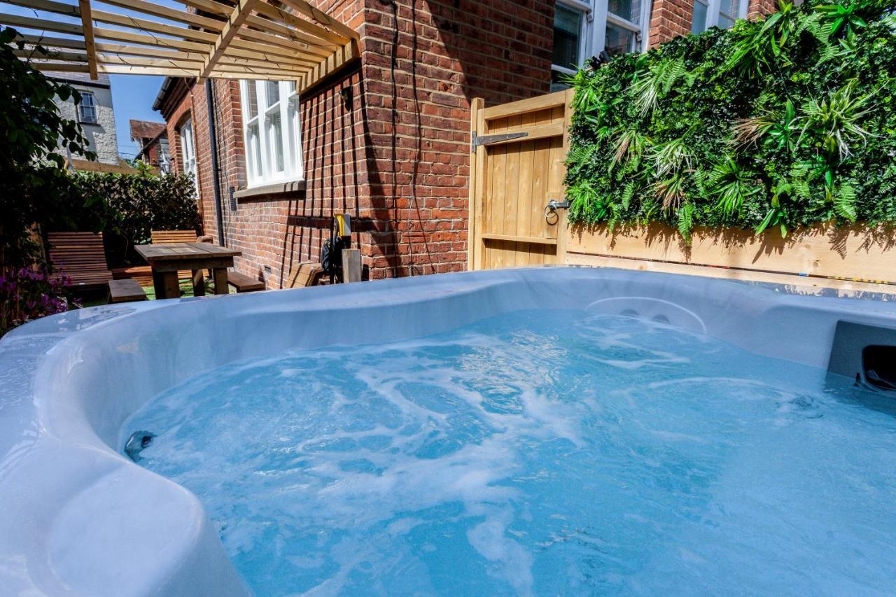 1 The Old Schoolhouse For 5+cot; Hot Tub, Parking, Pets * Whitstable